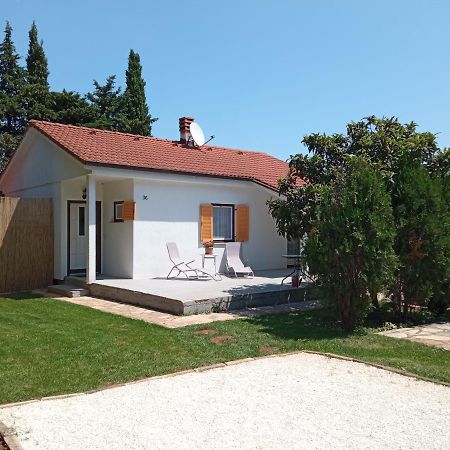 Holiday Home Mirela Sisan Exterior photo
